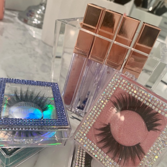 False Mink Lashes🥰 - Picture 4 of 5